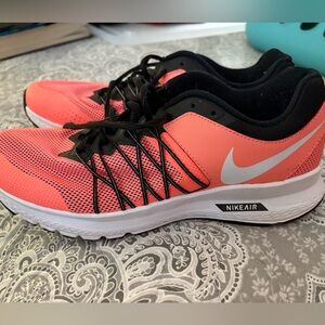 Women’s Nike Air Relentless 6- size 8